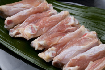 Close-up,Shot,Of,Pieces,Of,Spare,Ribs,On,A,Leaf